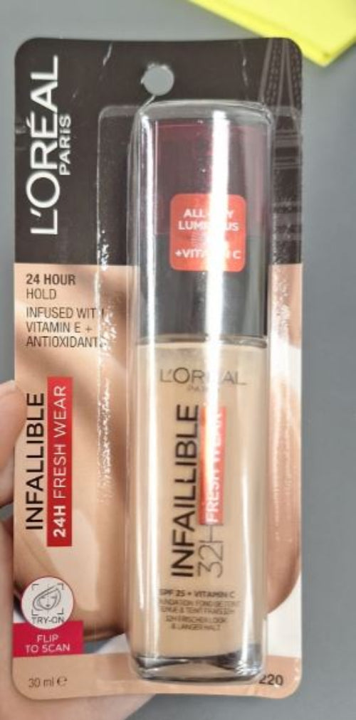 L'Oreal Paris Infallible Up to 24H Fresh Wear Foundation in a 220 Sand